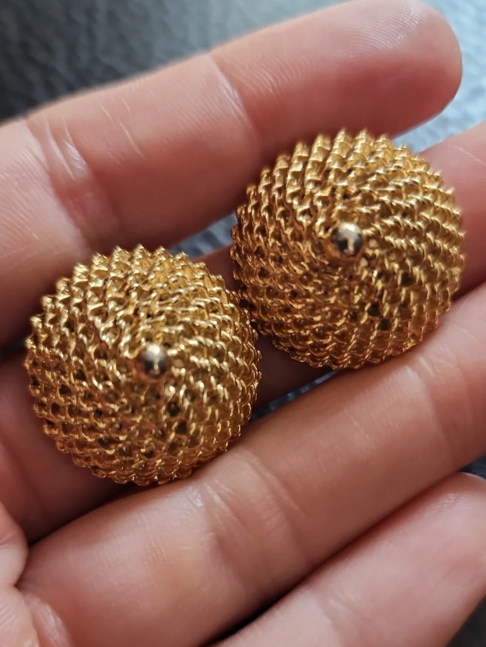 VTG Gold-Tone Braided Dome Clip Earrings - Classic Women's Jewelry